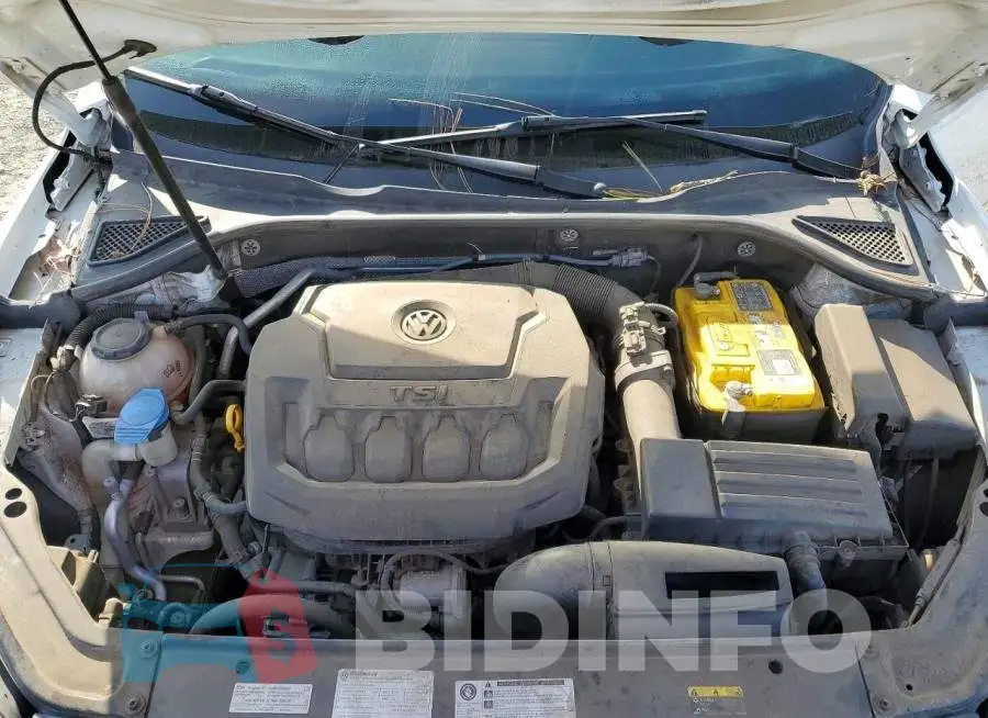 1VWMA7A37KC010135 Photo# 11