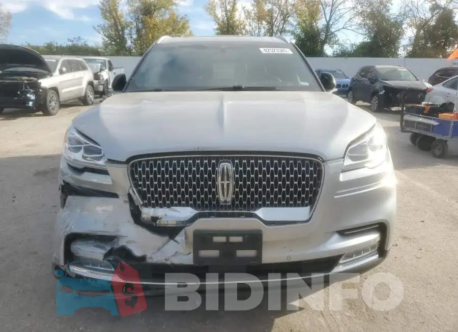 5LM5J7XC9PGL21024 Photo# 5