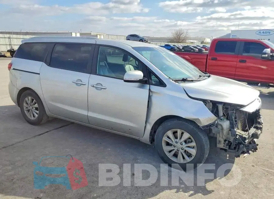 KNDMB5C1XH6281889 Photo# 4