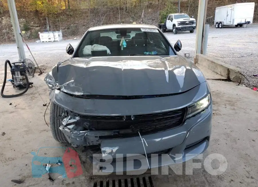 2C3CDXBGXPH698034 Photo# 5