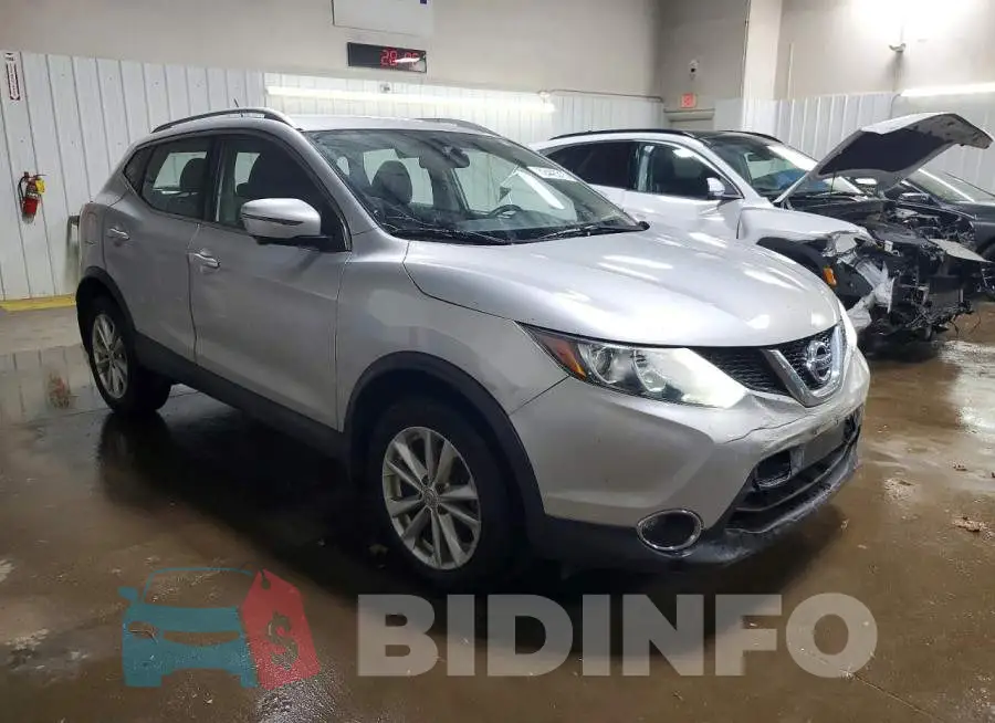 JN1BJ1CRXHW111298 Photo# 4