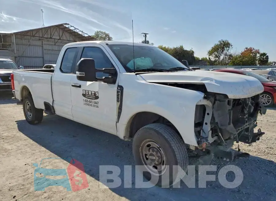 1FT7X2AA1RED13457 Photo# 4