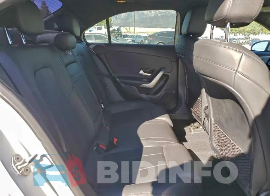 W1K3G4EB0LW043108 Photo# 10