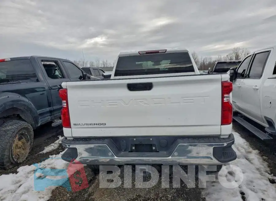 2GC4YLE73R1115615 Photo# 6