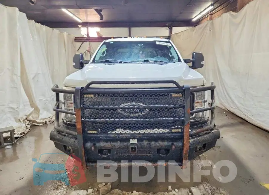 1FT7W2BT2JEC94845 Photo# 5