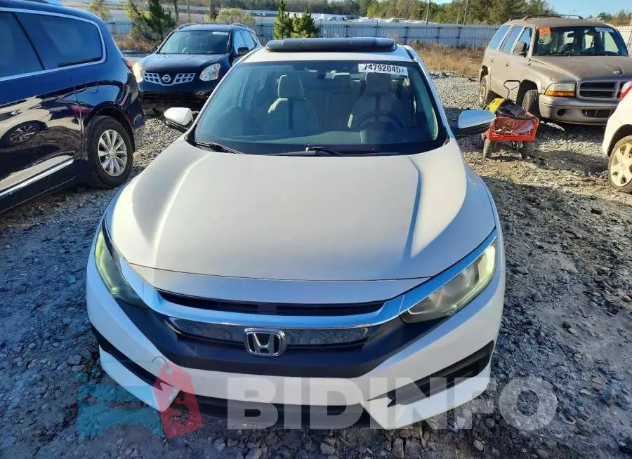 19XFC2F76HE068372 Photo# 5