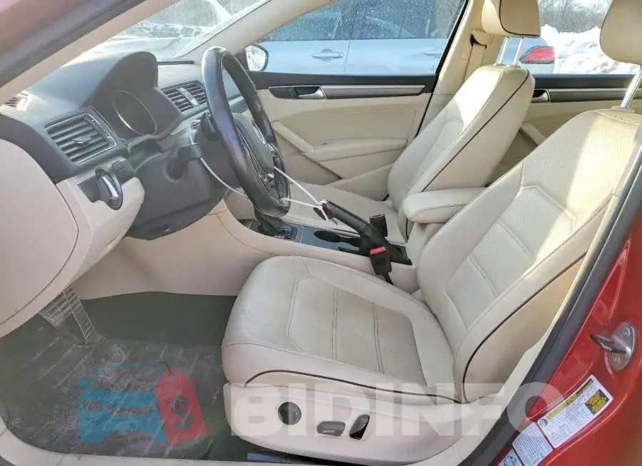 1VWDT7A32HC042882 Photo# 7