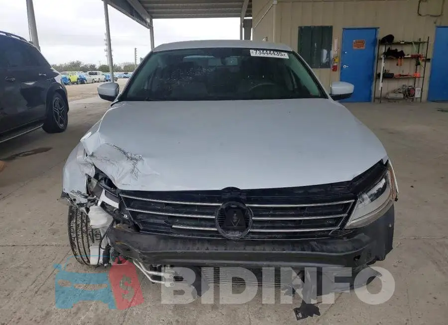 3VW167AJ2HM269240 Photo# 5
