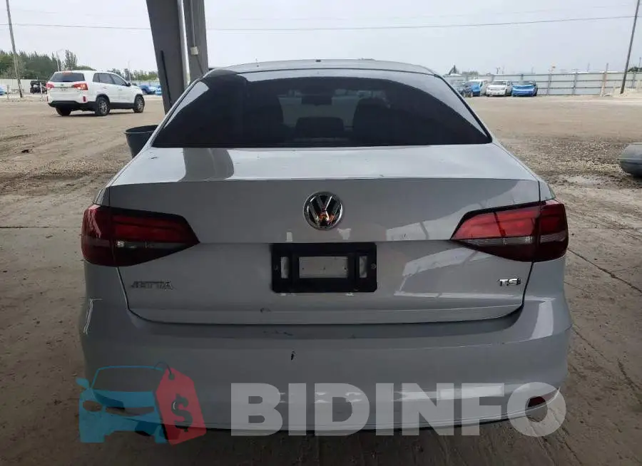 3VW167AJ2HM269240 Photo# 6