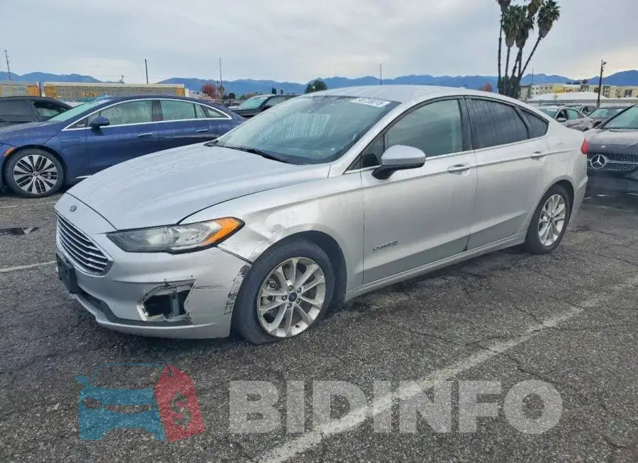 3FA6P0LUXKR201370 Photo# 1