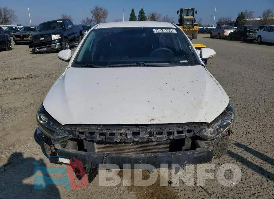 5NPD84LF2JH252242 Photo# 5