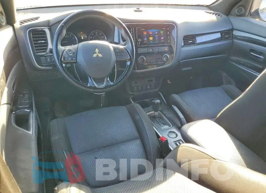 JA4AD3A33JZ060624 Photo# 8