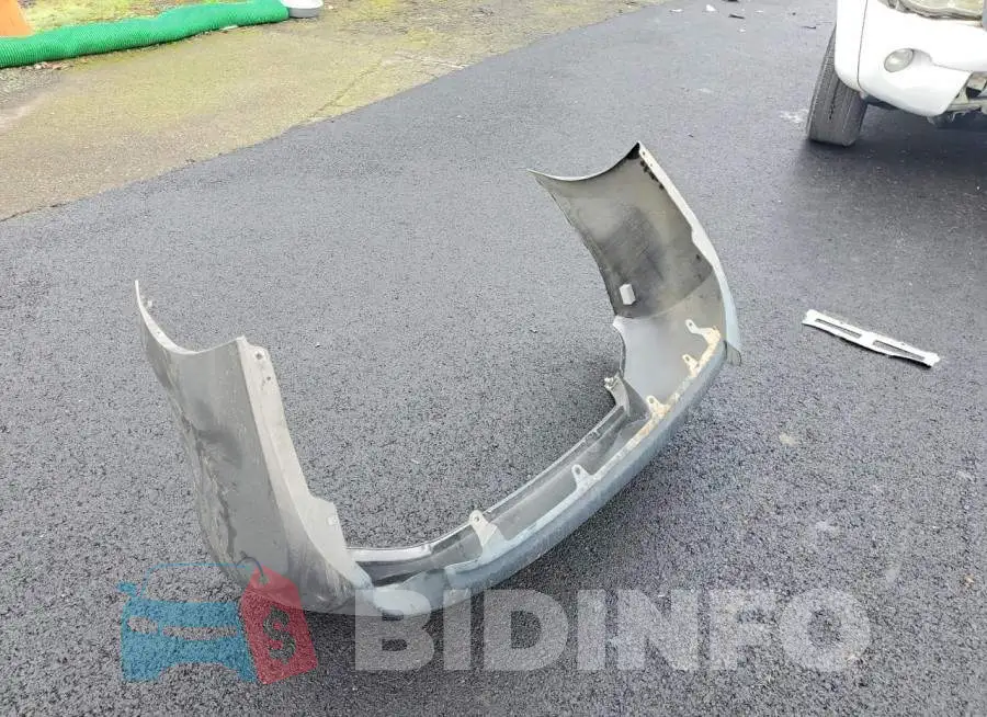 2T1BURHE3JC048665 Photo# 12