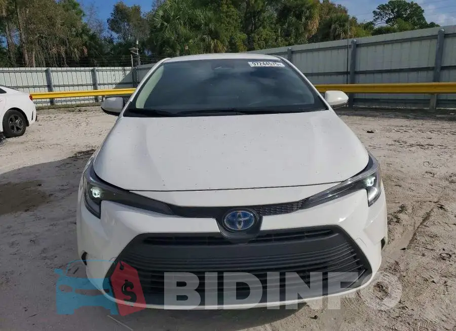 JTDBCMFE3S3082513 Photo# 5