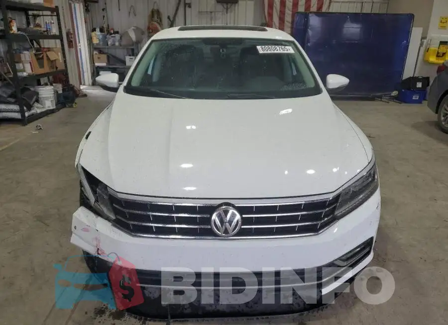 1VWGT7A3XHC029570 Photo# 5