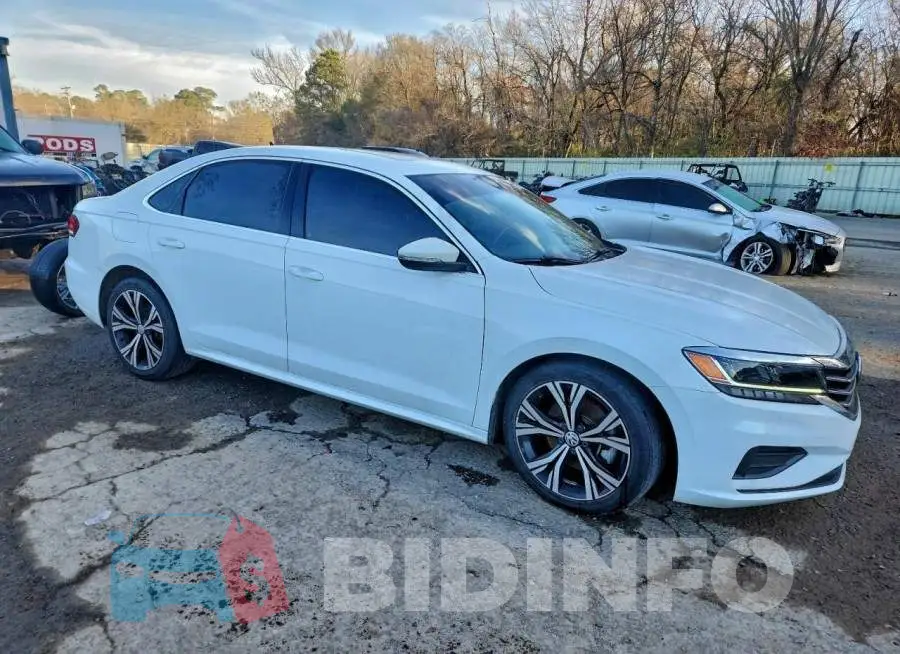 1VWSA7A38MC006749 Photo# 4