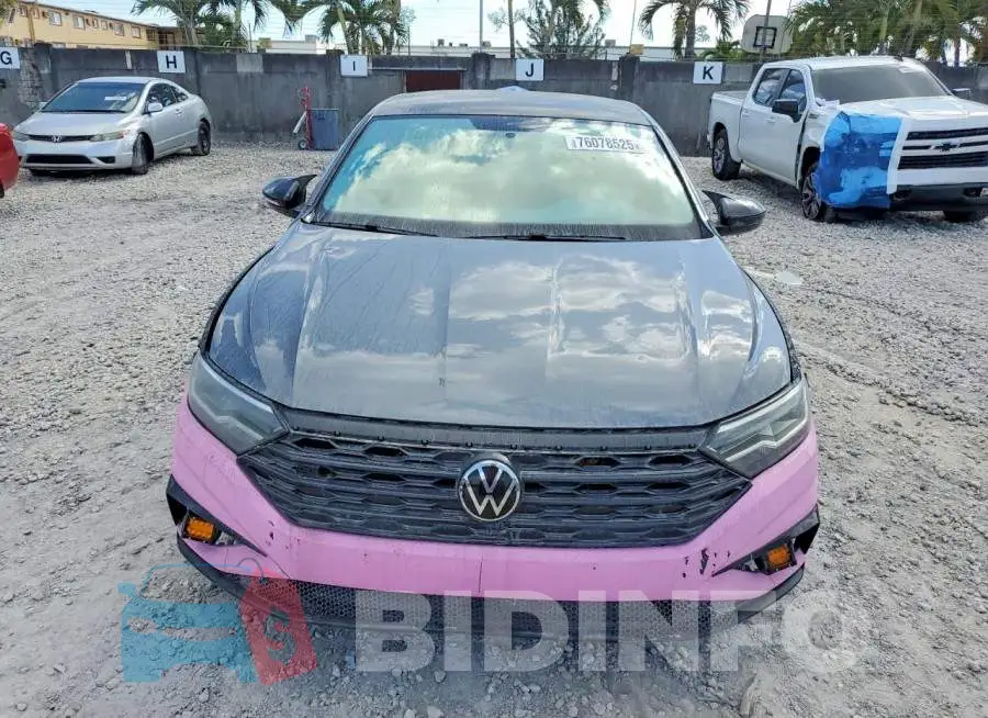 3VWCB7BU0KM258452 Photo# 5