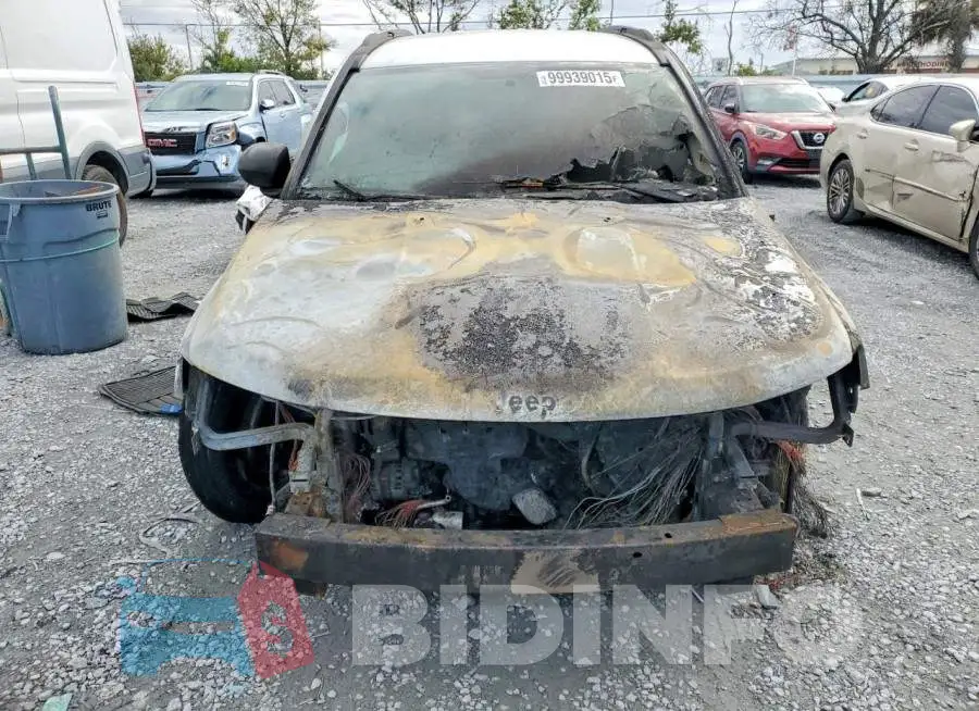 1C4NJCBA5HD148188 Photo# 5