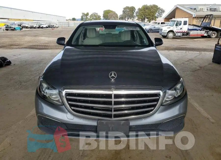 WDDZF4JB8HA288827 Photo# 5
