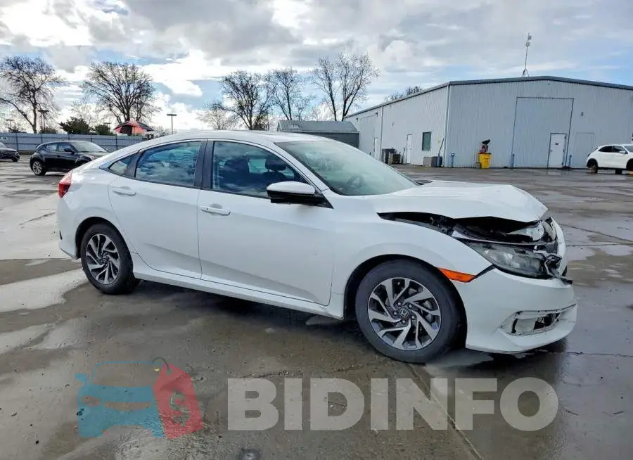 19XFC2F77JE201355 Photo# 4