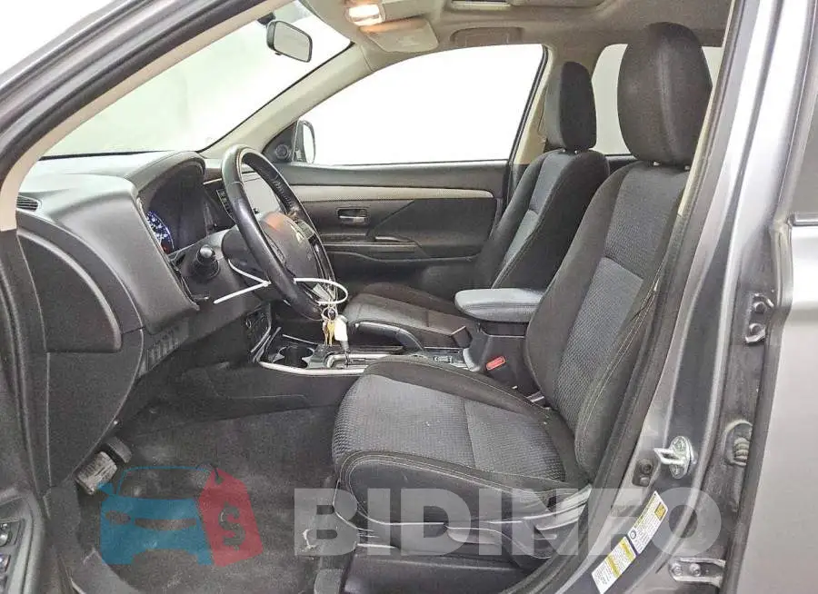 JA4AD3A30JZ066655 Photo# 7