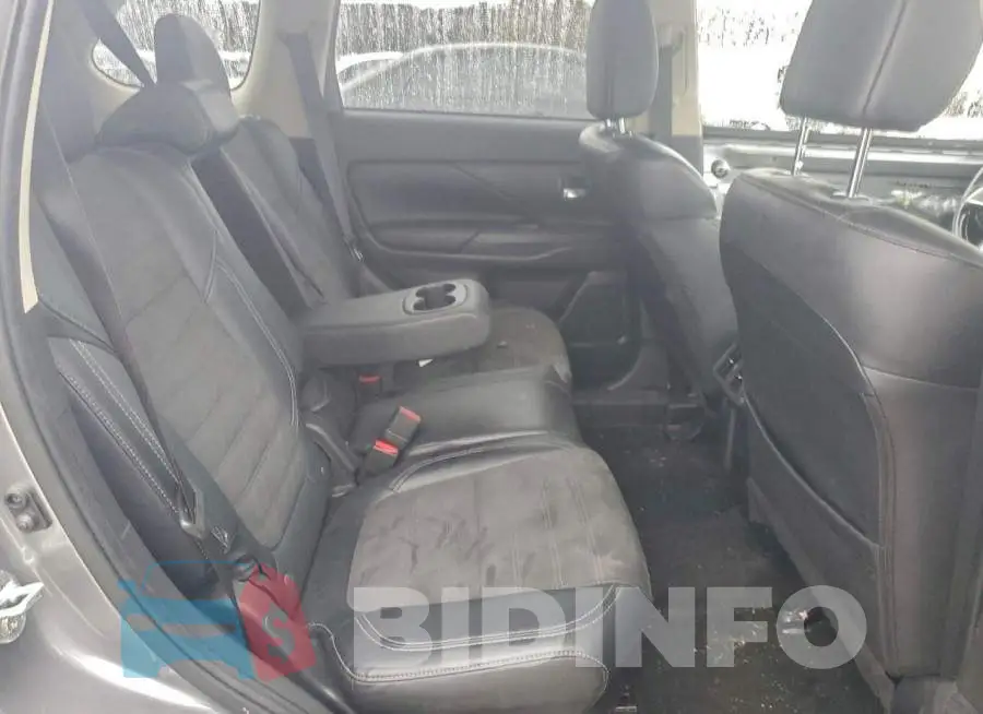 JA4AD3A36LZ020136 Photo# 11