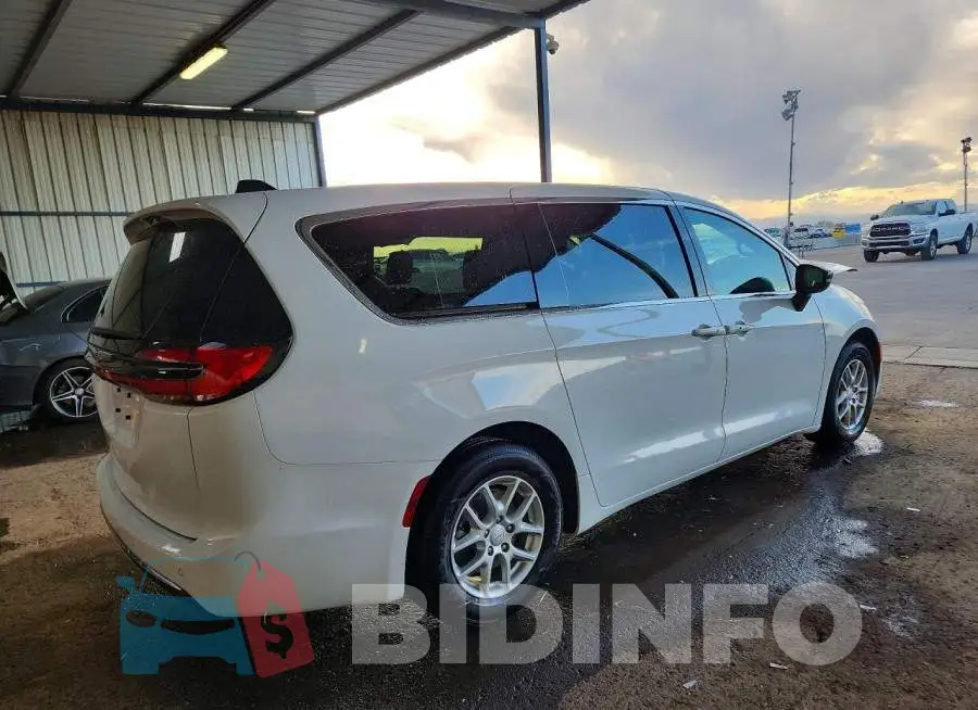 2C4RC1BG2SR599815 Photo# 3