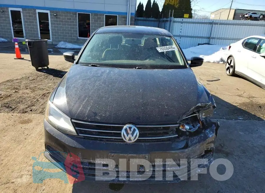 3VW167AJ5HM333402 Photo# 5