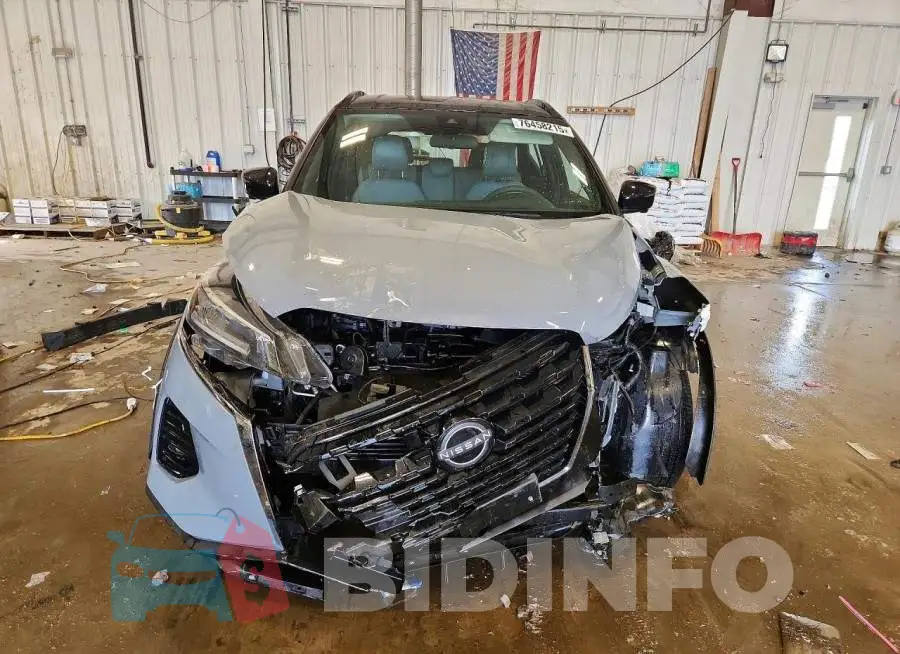 3N1CP5DV7PL512074 Photo# 5