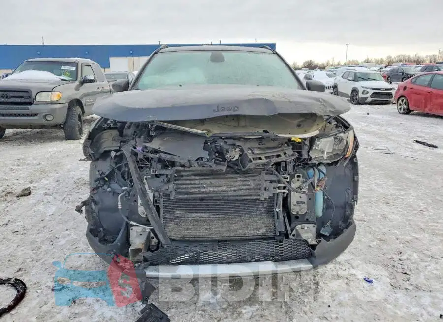 3C4NJDCB4JT290464 Photo# 5