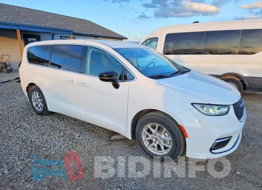 2C4RC1BG8RR165537 Photo# 4