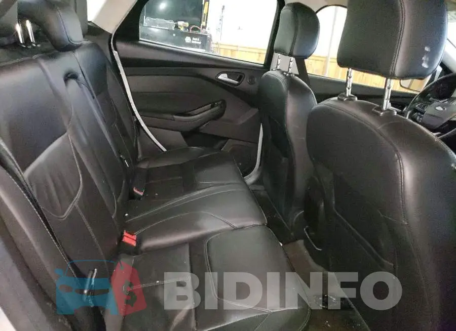 1FADP3J27HL215521 Photo# 10
