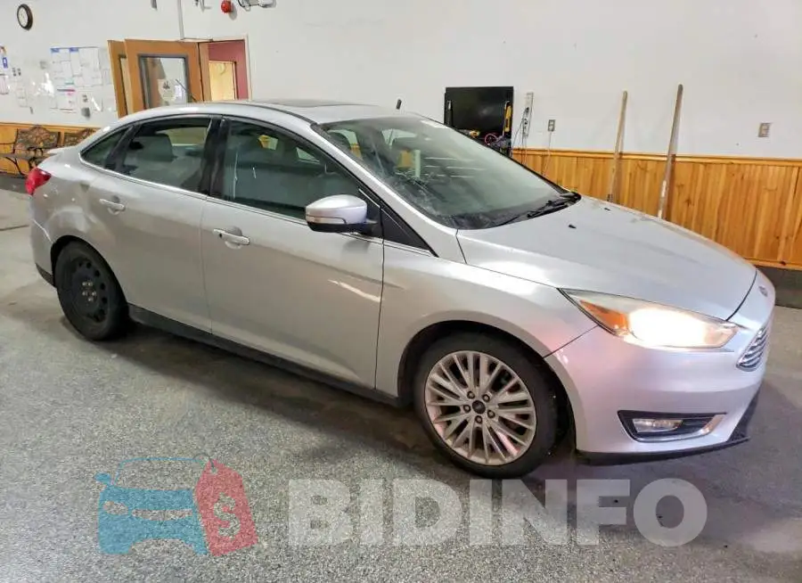 1FADP3J27HL215521 Photo# 4