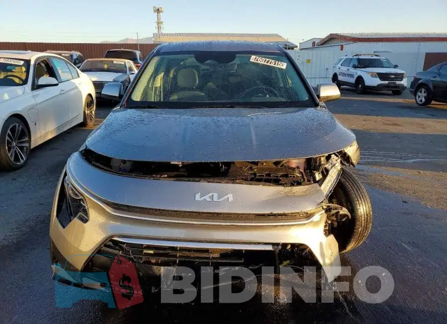 KNDCP3LE9T5331572 Photo# 5