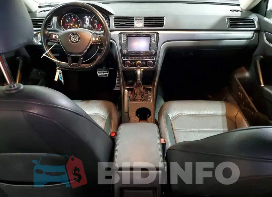 1VWDT7A38HC076986 Photo# 8