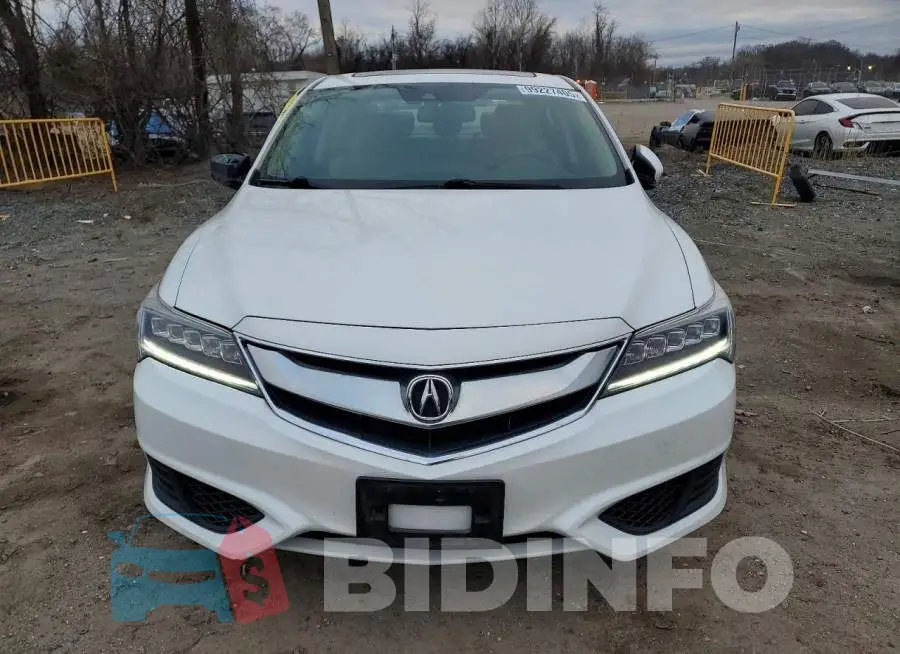 19UDE2F74JA002155 Photo# 5