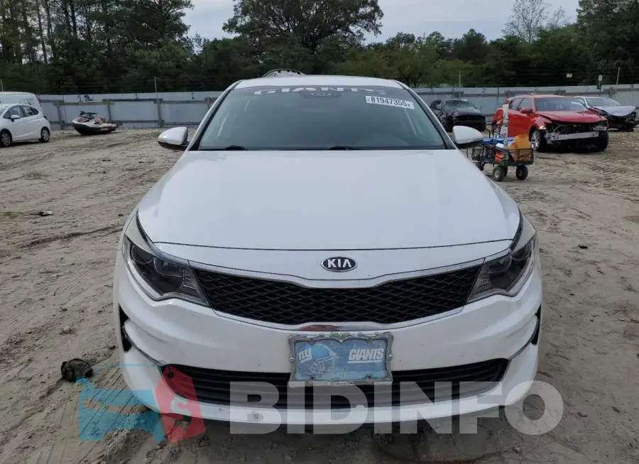 5XXGT4L33JG251176 Photo# 5