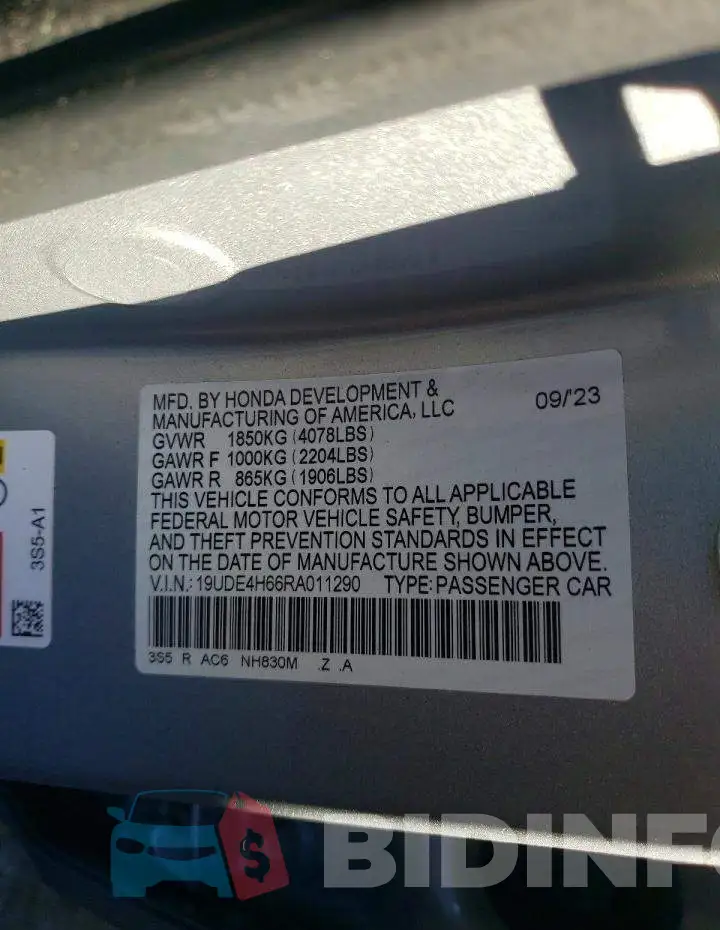19UDE4H66RA011290 Photo# 13