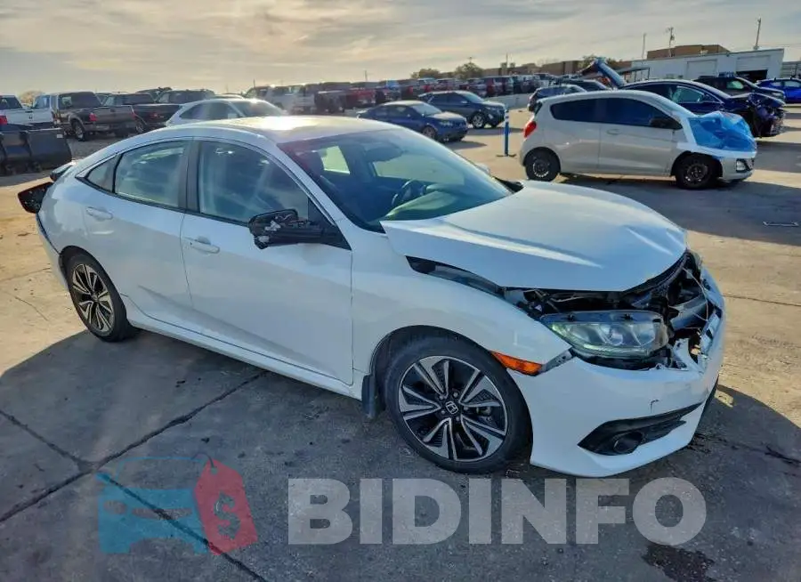 19XFC1F7XHE016804 Photo# 4