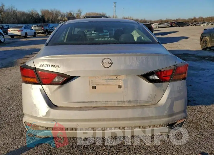 1N4BL4BV3PN399862 Photo# 6