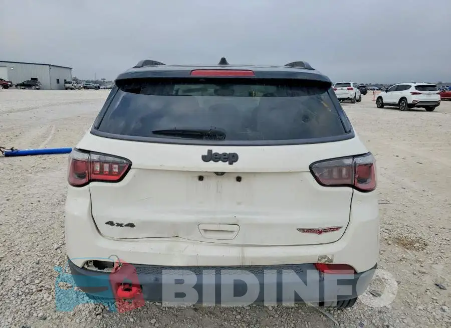 3C4NJDDB8LT127530 Photo# 6