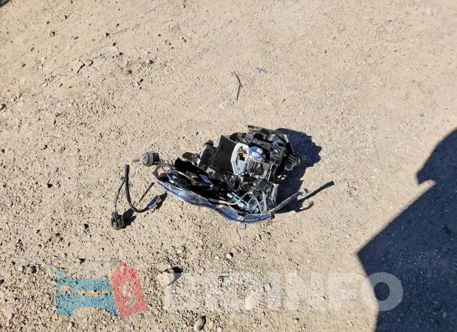 JTMEB3FV7SD274683 Photo# 12