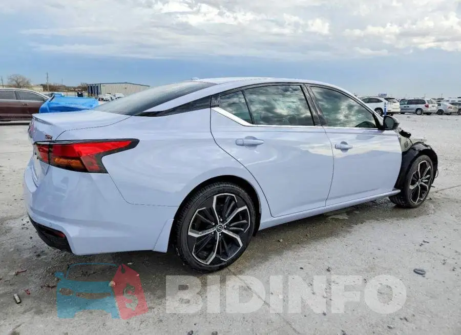 1N4BL4CV5SN350203 Photo# 3