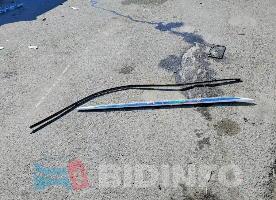 19UUB2F53JA000064 Photo# 12