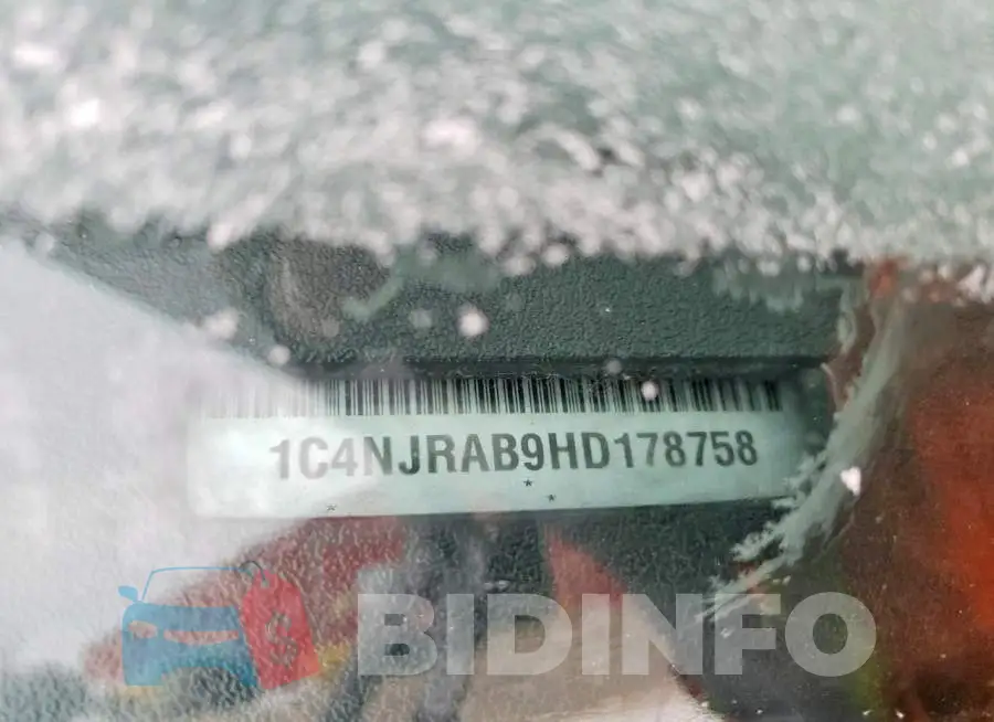 1C4NJRAB9HD178758 Photo# 13