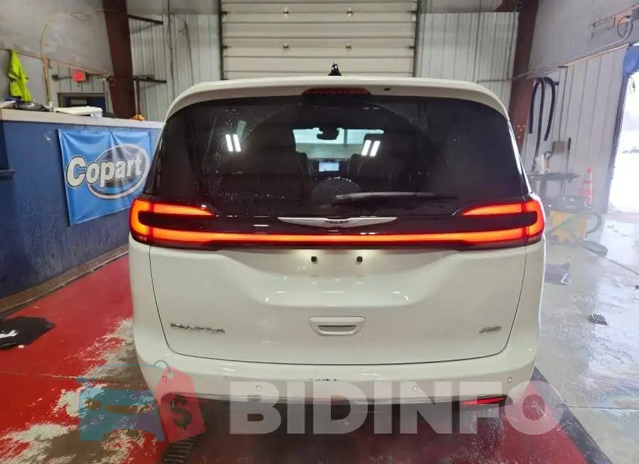 2C4RC3BG6SR592796 Photo# 6