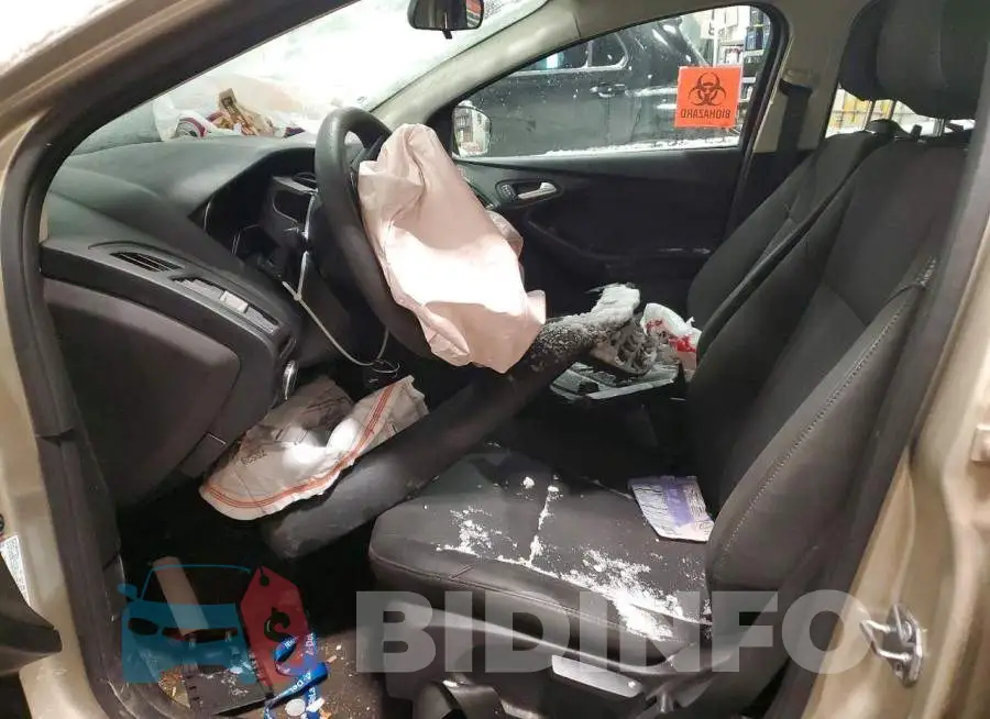 1FADP3F2XJL327373 Photo# 7