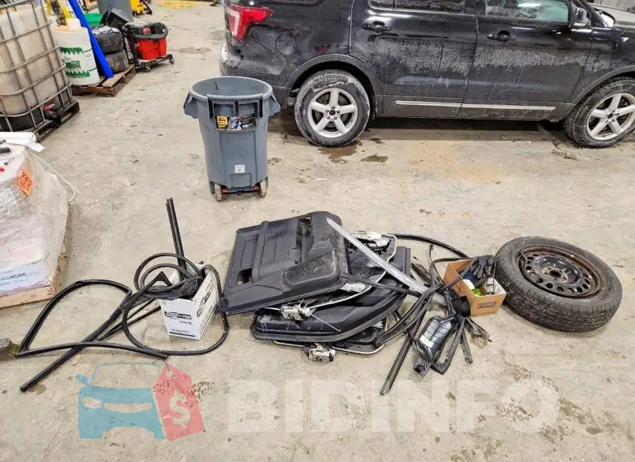 3C63R3CL4KG586119 Photo# 12