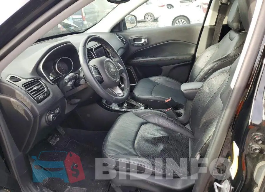 3C4NJDCB8JT116798 Photo# 7