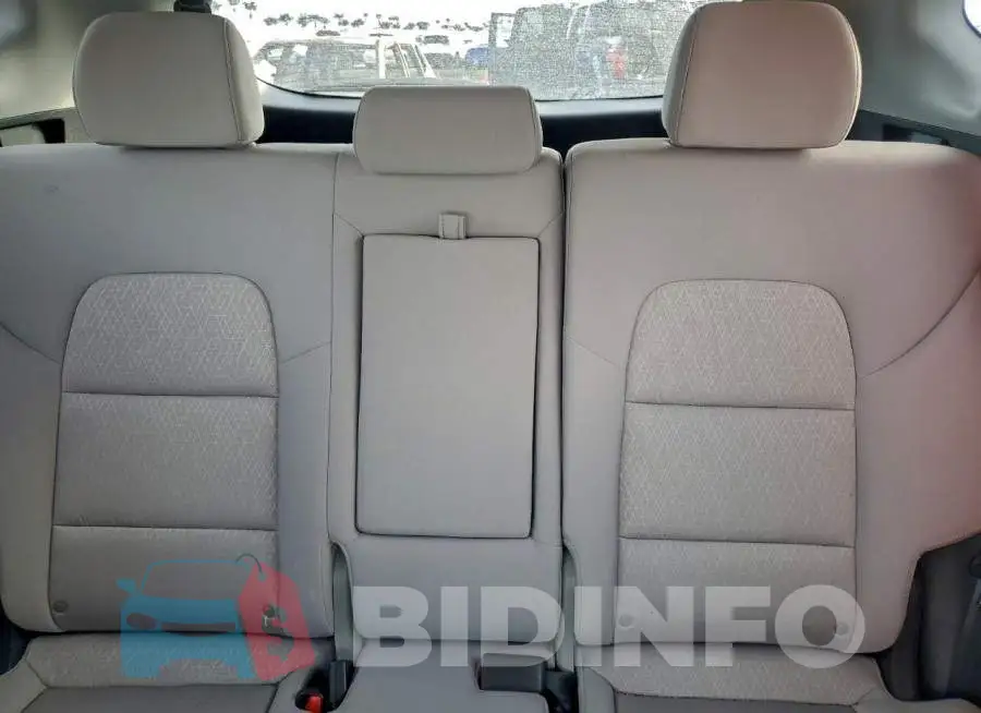 KM8J33A49JU627073 Photo# 10